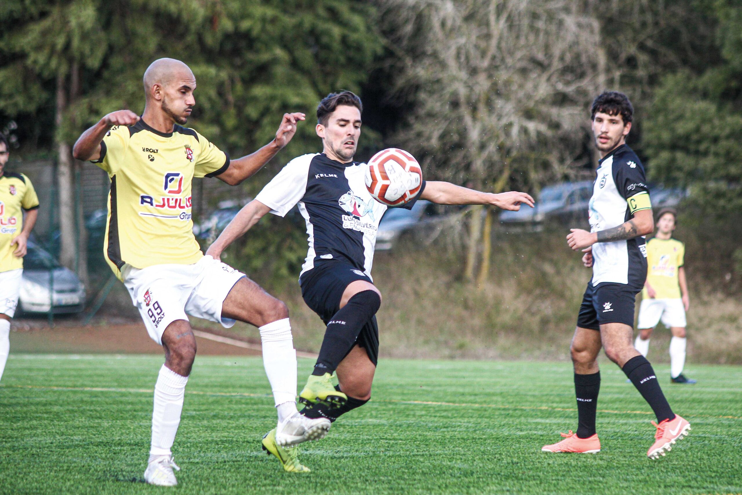 Nazarenos vence nas Caldas com reviravolta