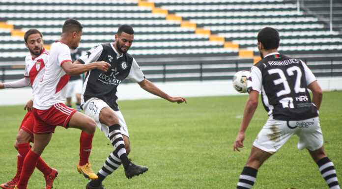 Caldas vence com reviravolta