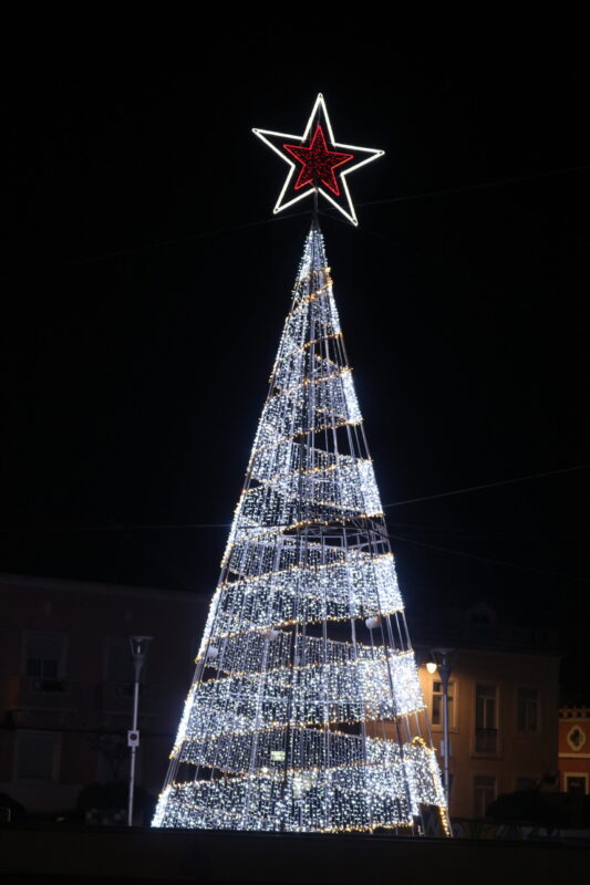 Caldas já está iluminada para o Natal deste ano