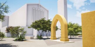 Paróquia avança com reconstrução de pórtico gótico junto à igreja