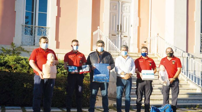 Câmara oferece kits aos corpos de bombeiros do concelho