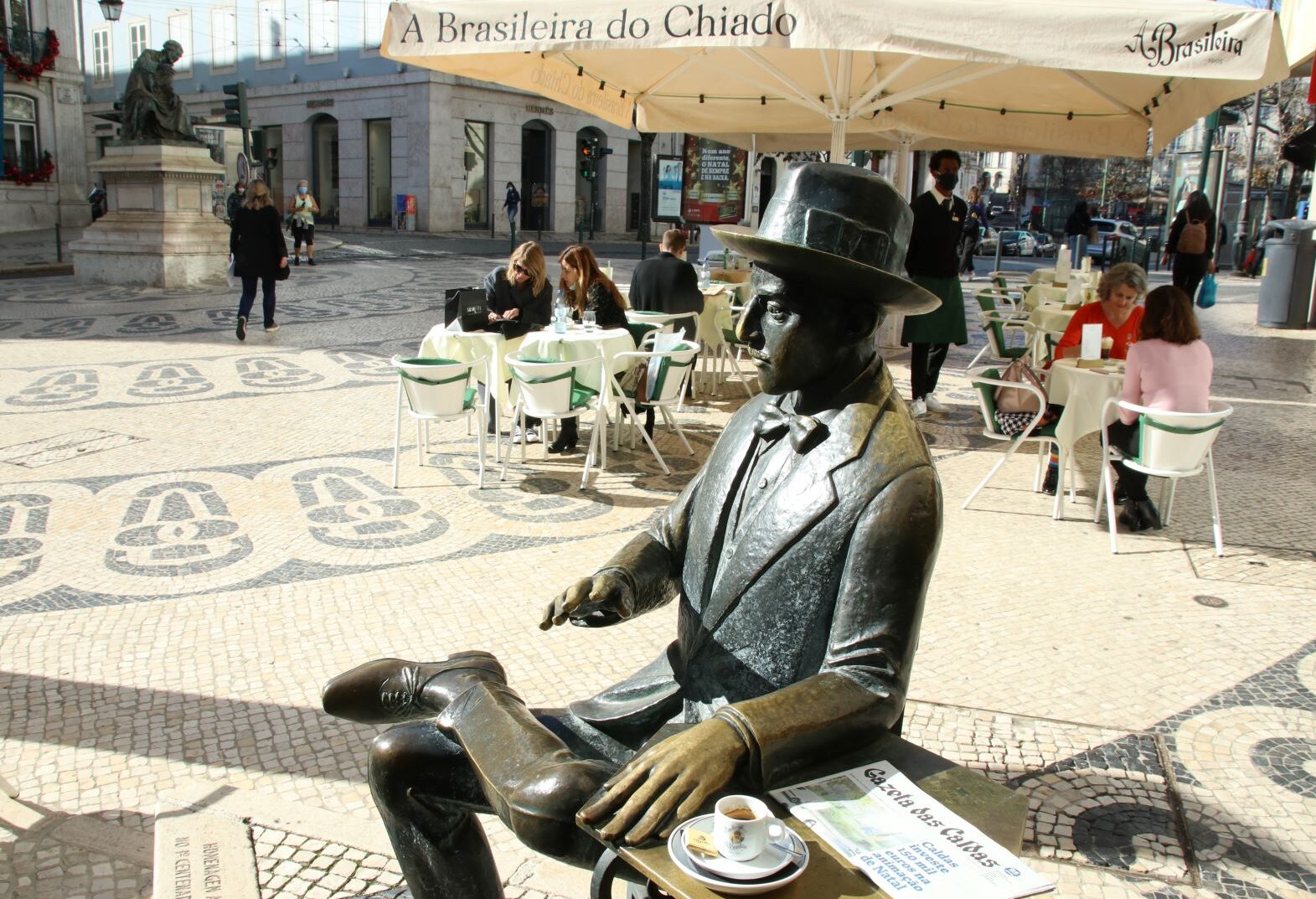 Gazeta já está à venda n’A Brasileira