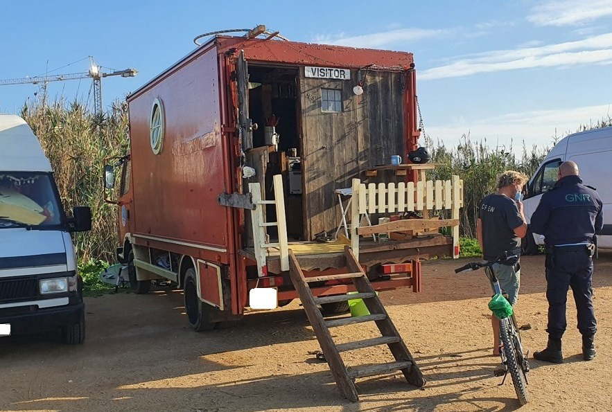 GNR deteta 13 infrações por campismo e caravanismo ilegal em Peniche e Óbidos