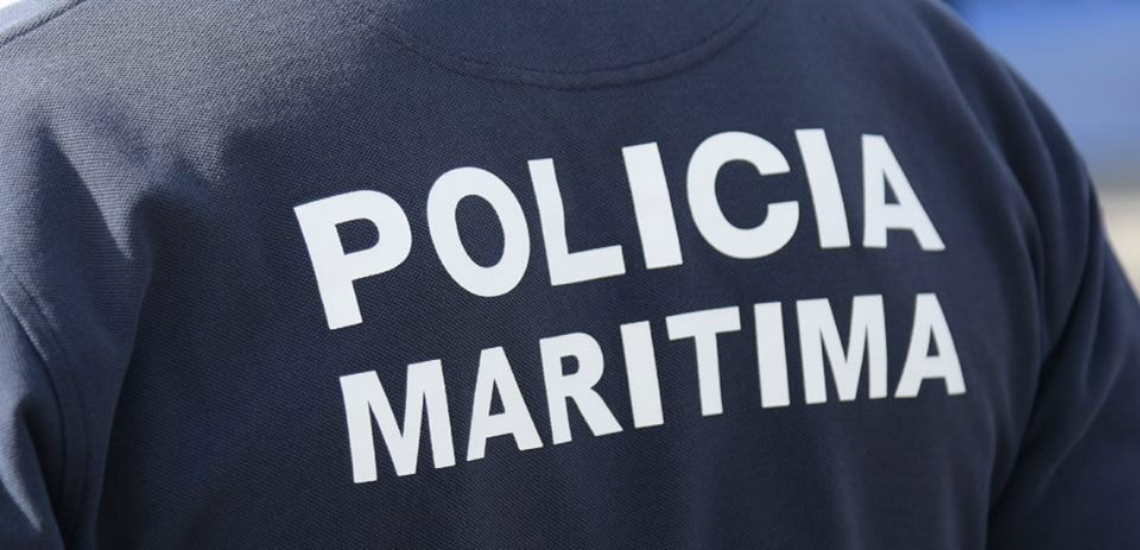 Polícia Marítima auxilia casal no molhe norte do porto de abrigo da Nazaré