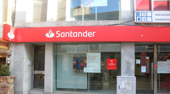Santander encerra balcão na Rua das Montras e concentra operação numa só agência