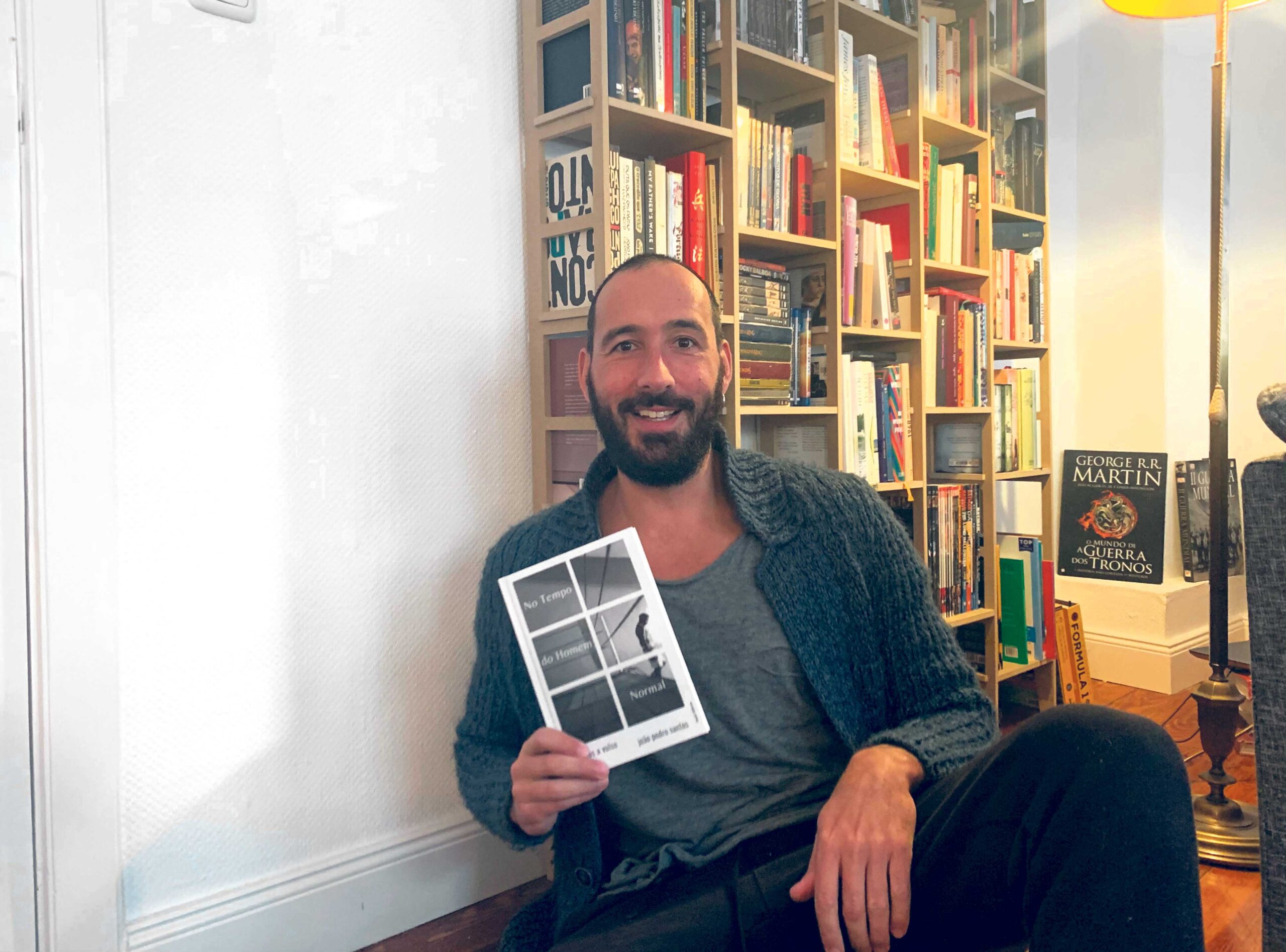 Humorista João Pedro Santos lança novo livro