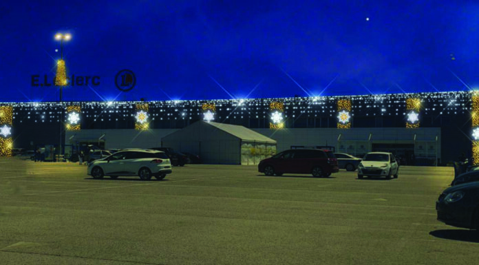 E.Leclerc das Caldas ilumina fachada no Natal