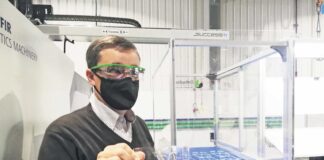 Grupo Barros & Moreira cria óculos de proteção individual contra a covid