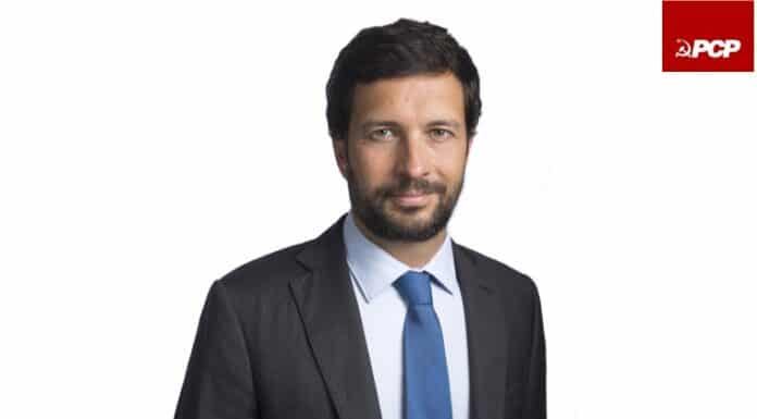 Candidatura de João Ferreira em ação de campanha nas Caldas