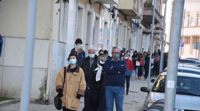 Longas filas para voto antecipado nas Caldas