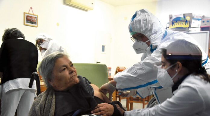 Mais de mil utentes e funcionários de lar vacinados esta semana em Alcobaça