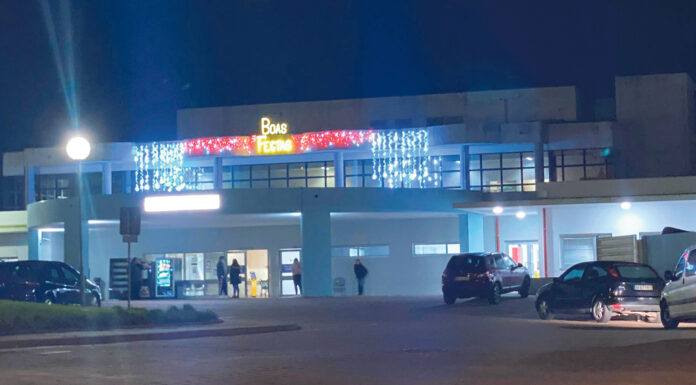 ACCCRO iluminou a fachada do Hospital das Caldas