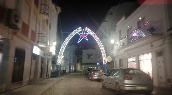 Comerciantes da Sub-vila questionam Câmara da Nazaré por falta de iluminação