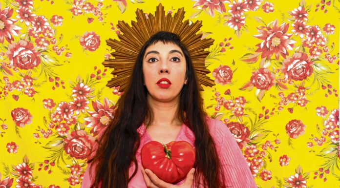 Fotógrafa retratou mais de uma centena de caldenses à janela