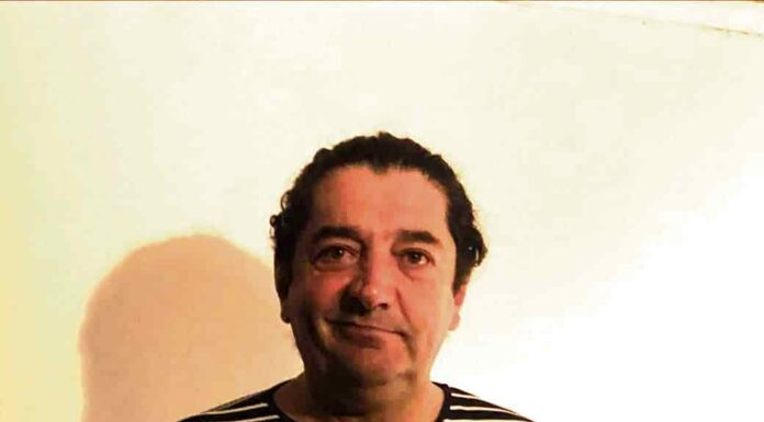 Livro dedicado a uma árvore do Parque D. Carlos I