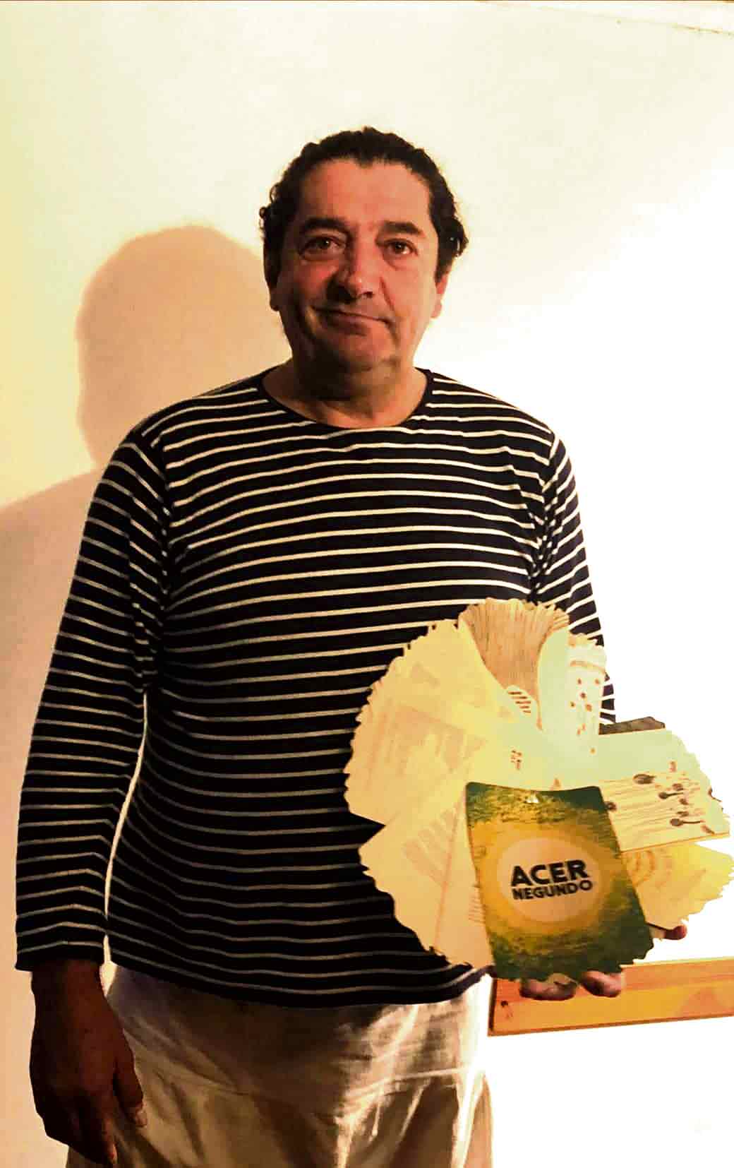 Livro dedicado a uma árvore do Parque D. Carlos I