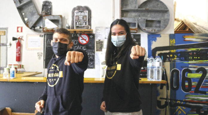 Campeão brasileiro montou escola em sala de concertos