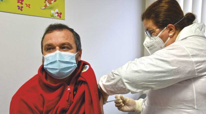 Bombeiros da região começaram a ser vacinados em Caldas e Alcobaça