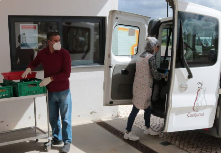 Câmara do Bombarral entrega uma centena de refeições diárias