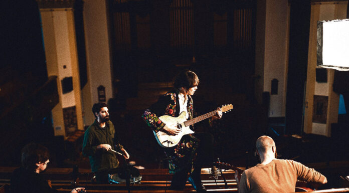 Cantora ligada à região gravou EP no Canadá