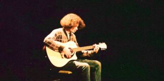 Cantor e baterista da Nazaré lança-se a solo