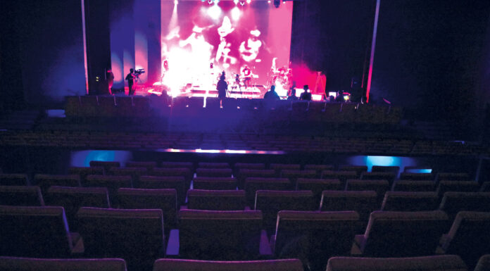 Stereossauro abriu programação do CCC em grande estilo