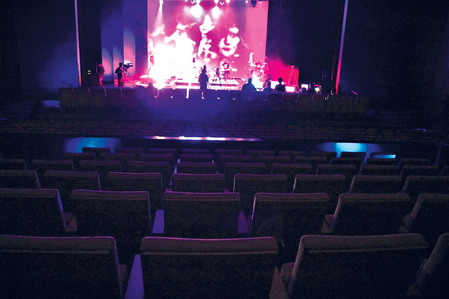 Stereossauro abriu programação do CCC em grande estilo