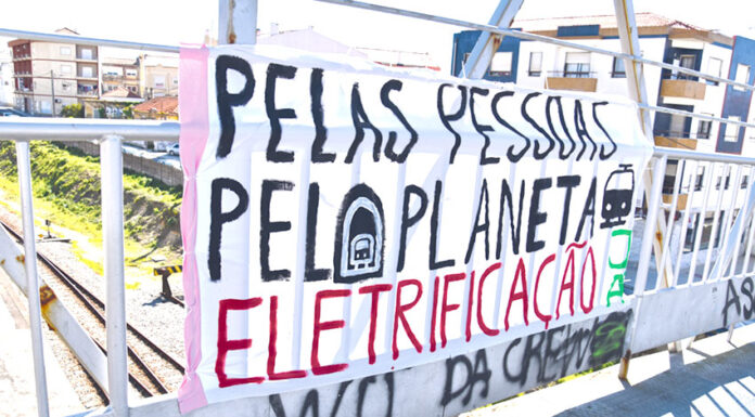 Greve climática apela à eletrificação da Linha do Oeste