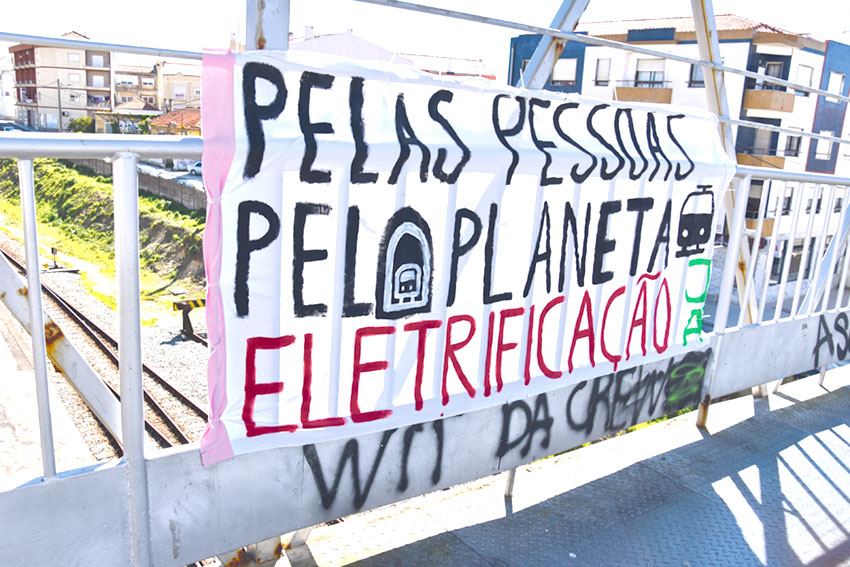 Greve climática apela à eletrificação da Linha do Oeste