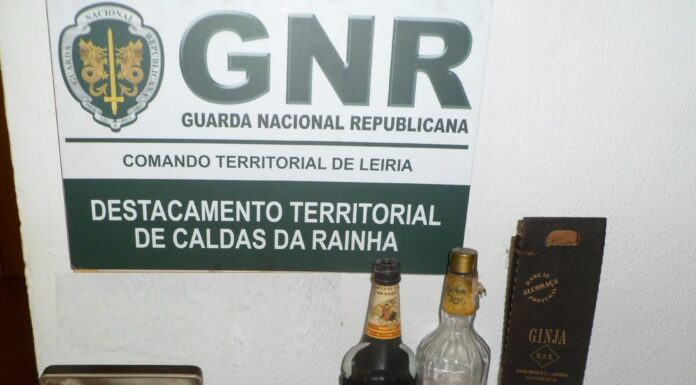 Três identificados por furto em residência em Alcobaça