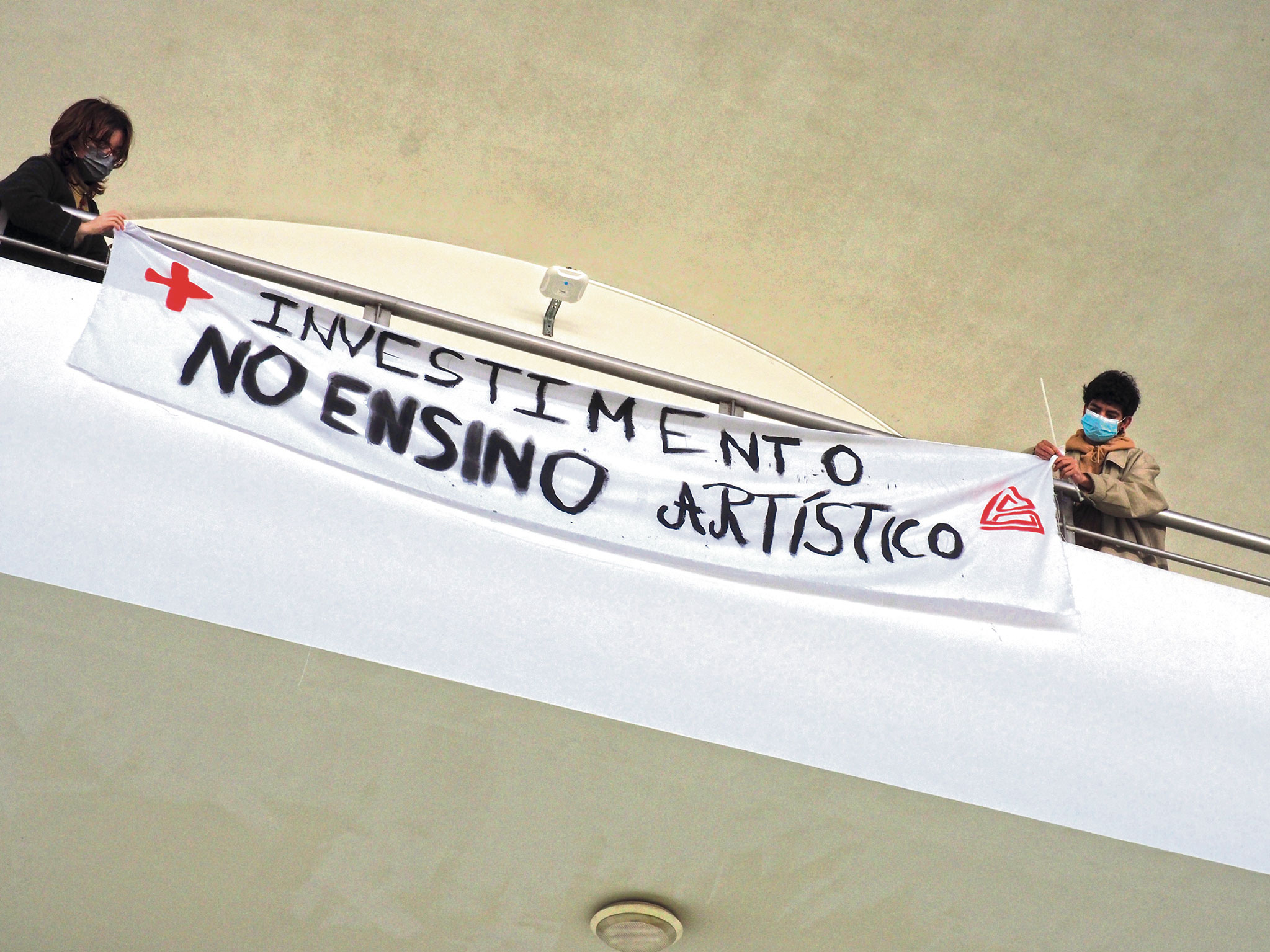 Estudantes da ESAD protestam pelo fim das propinas