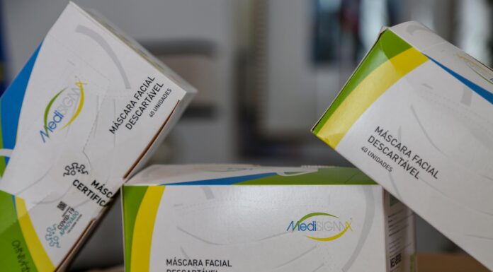 Câmara da Nazaré entrega 3 mil máscaras oferecidas pela Medisigma a famílias carenciadas