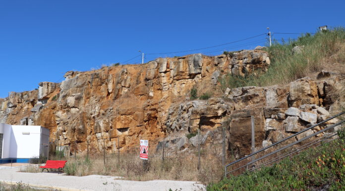 Arriba do Porto da Areia Sul, em Peniche, vai ser intervencionada