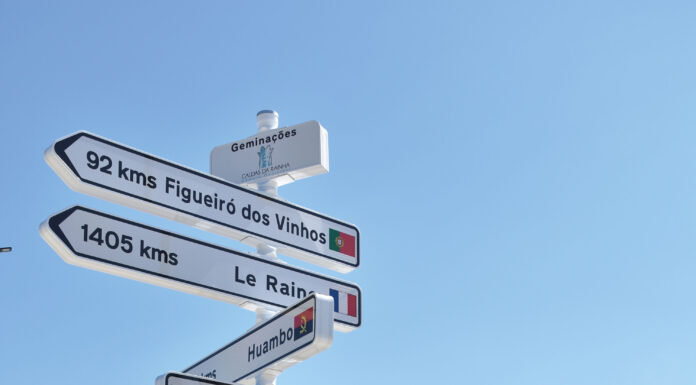 Geminações caldenses identificadas com totem no complexo desportivo