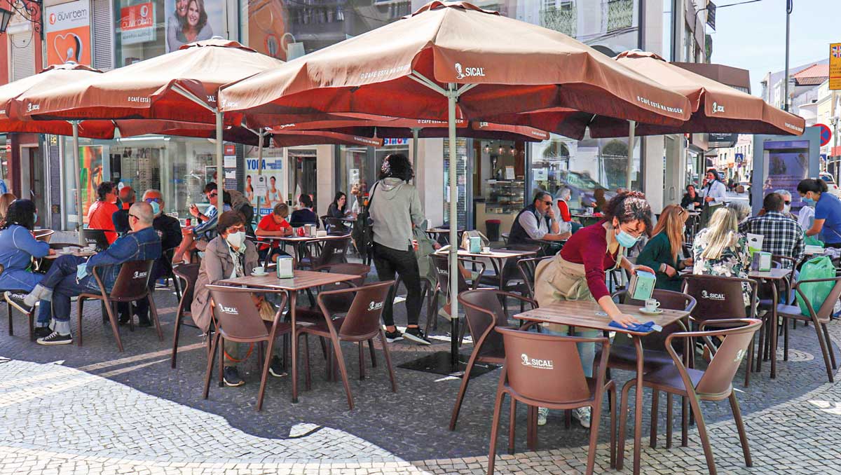 Câmara da Nazaré nega ocupação de estacionamento pelas esplanadas