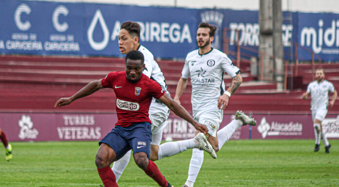 Futebol: Caldas goleado em Torres Vedras