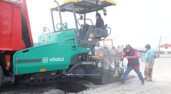 Município de Peniche adquiriu uma nova pavimentadora