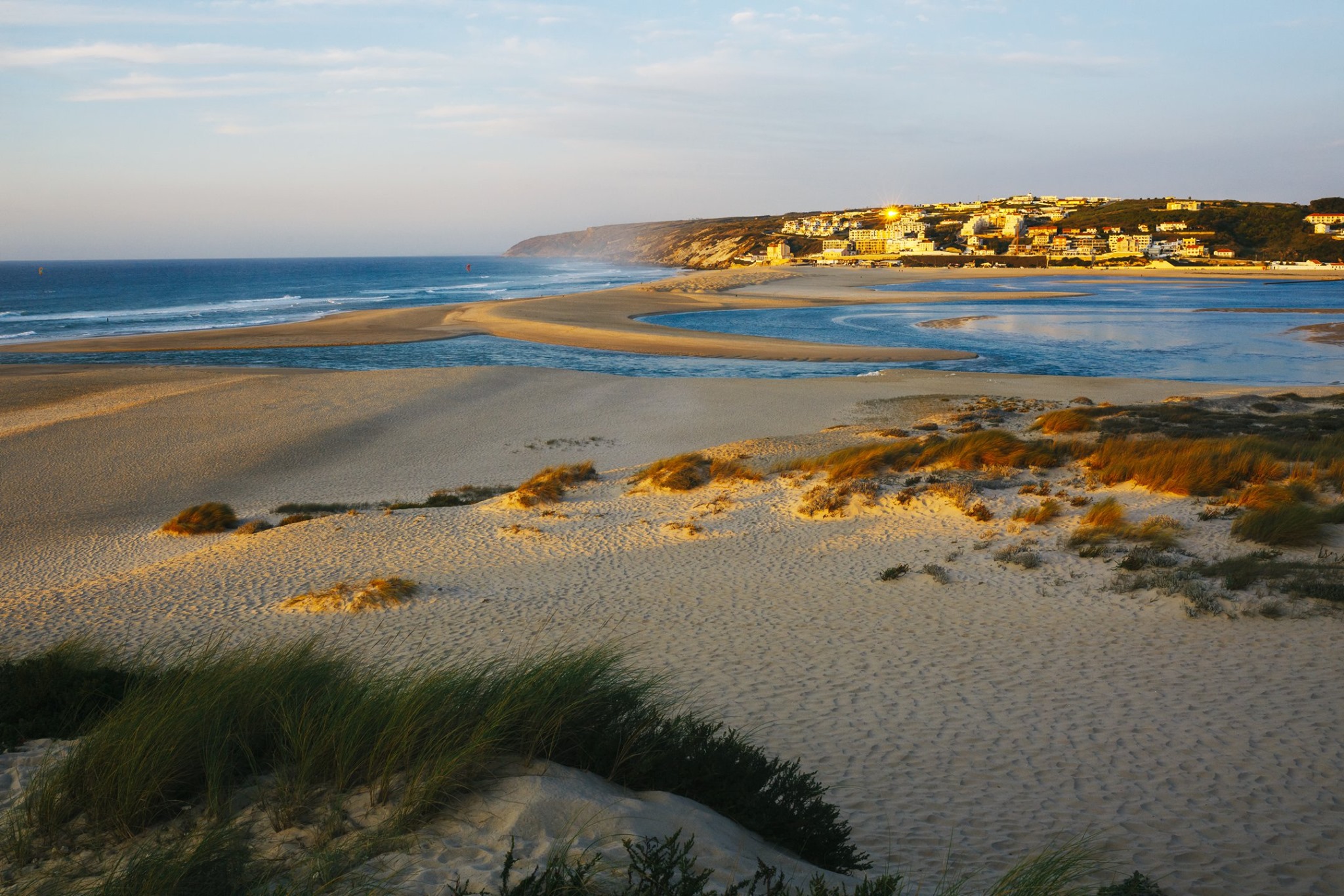 Praias do Cortiço e Bom Sucesso ganham Bandeira Azul