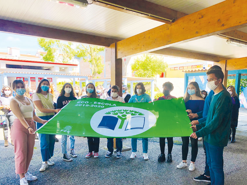 Escola Básica D. João II hasteou a bandeira  Eco-Escolas