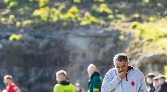 Futebol: Peniche na liderança da Divisão de Honra