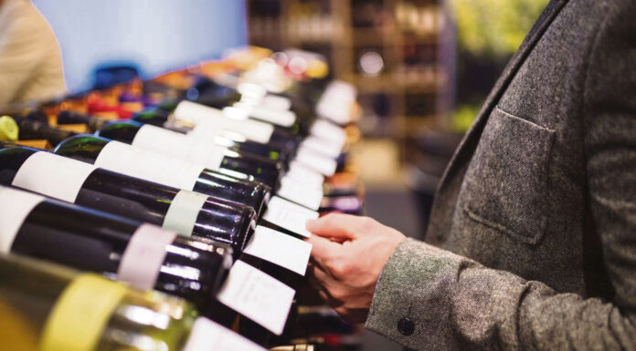 Produtores de vinho apreensivos mas fartos das tarifas dos EUA querem resposta da UE