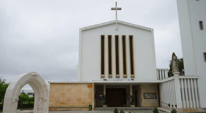 Recuperado pórtico da antiga igreja da Benedita
