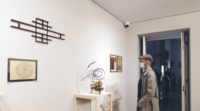 Máquinas de António Veiga Leitão expostas no Porto