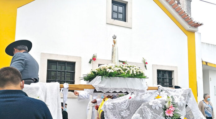 Procissão do Chão da Parada decorreu com recurso a charretes