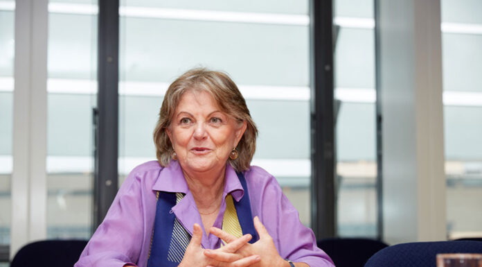 Elisa Ferreira defende que bazuca deve servir para “relançar economia”