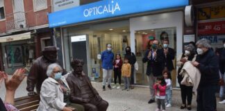 Estátua de Bordalo inaugurada na Rua das Montras