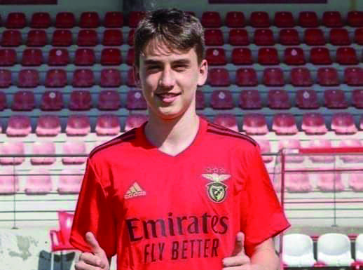 Futebol: Benfica firma contrato de formação com Dinis Telehovschi