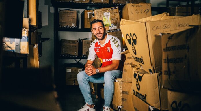 Futebol: Tiago Esgaio apresentado no Sp. Braga