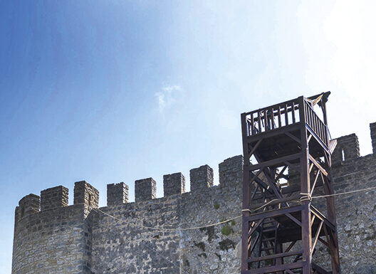 Réplica de torre de assalto pode ser visitada em Óbidos