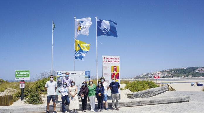 Praia do Bom Sucesso ostenta Bandeira Azul pela primeira vez